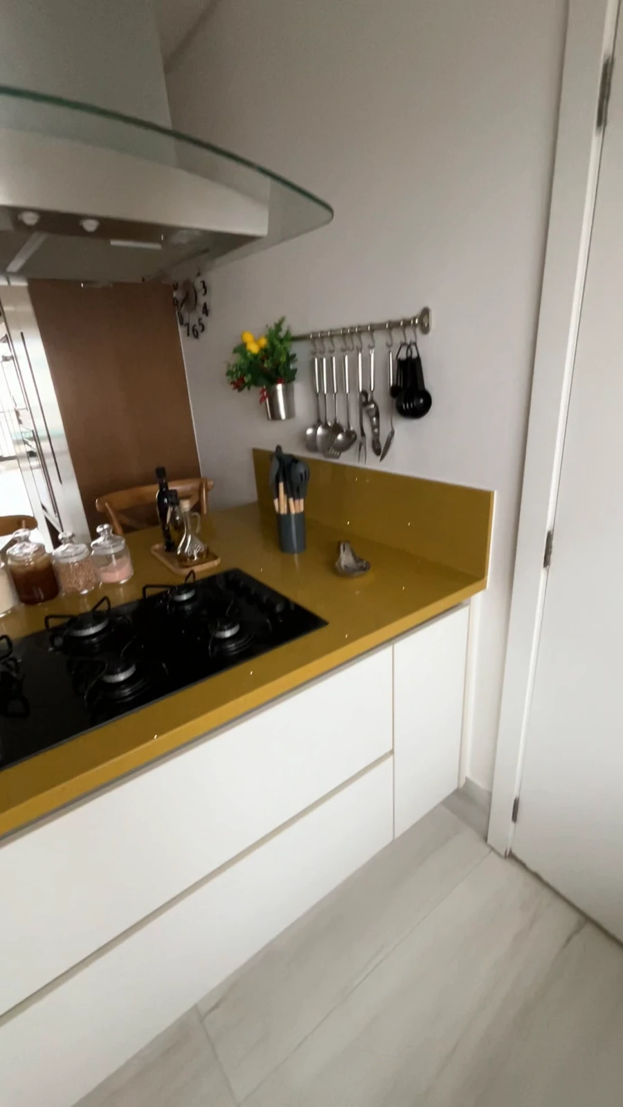 Cozinha e apoios antes das intervenções, registro do levantamento